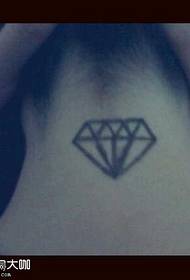 Patrón de tatuaje de diamantes con pescozo