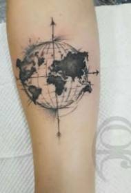 Earth Tattoo: Skup kreativnih dizajna tetovaža skupa zemljopisne grafike