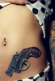 Tatuaż przystojny pistolet osobowości