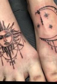 太陽と月のタトゥーパターン光沢がありまぶしい太陽と月のテーマのタトゥーパターン