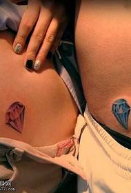 Rødt og blått diamant tatoveringsmønster