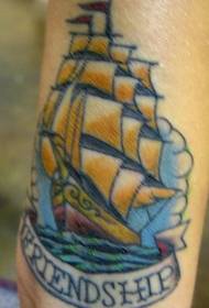 Vyriškos rankos spalvos draugystės valties tatuiruotės modelis