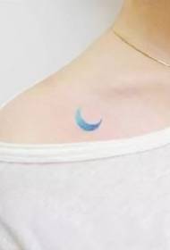 Conjunt molt senzill de petites fotografies de tatuatges de lluna fresca
