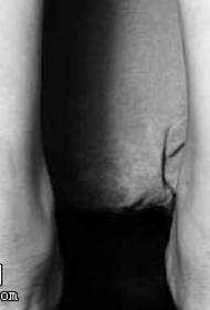 Узорак од дијаманта за тетоважу ногу тотем