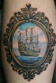 Jūras burāšanas tetovējuma raksts bronzas spogulī