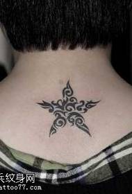 Padrão de tatuagem de totem estrela de cinco pontas de volta
