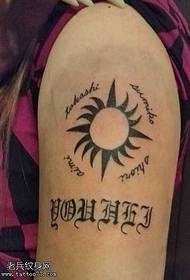 Sunce tekst totem tetovaža uzorak