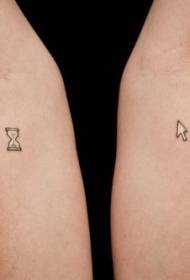 腕のシンプルな砂時計とカーソルのタトゥー画像