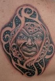 Na ramenu crno smeđa ljuta humanizirana tetovaža punog mjeseca