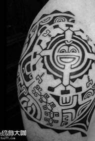 Iphethini encinci yelanga le-totem tattoo
