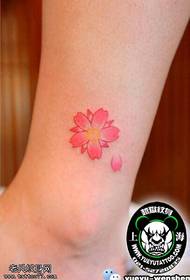 et frisk kirsebærblomst tatoveringsmønster