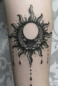 Isang hanay ng mga pattern ng sun tattoo para sa sun totem