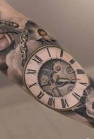 時計と時計のタトゥーの瞬間に滞在する時間があります