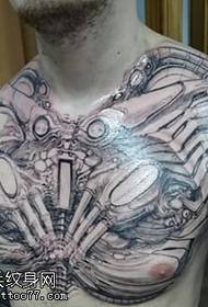 3D skeleta tatuaje ŝablono sur la brusto