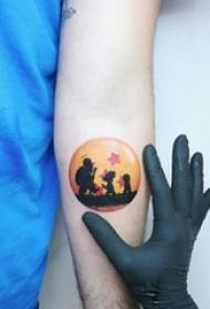 O braço da menina pintou em aquarela desenho criativo literário redondo paisagem tatuagem imagem