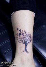 小さな新鮮な平和の木のタトゥーパターン