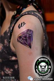 Diamond tattoo patroon op de arm