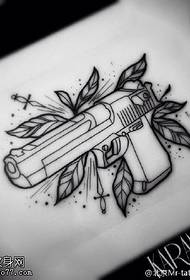 Изысканный маленький пистолетный рисунок татуировки рукописи