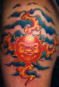 Padrão de tatuagem de sol e nuvem mal