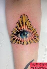 Isang tanyag na tattoo ng mata ng Diyos