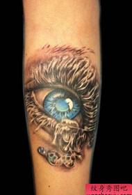 Naoružajte se popularnim klasičnim uzorkom tetovaža za jedno oko