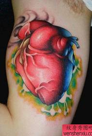 Европски и амерички узорак за тетоважу срца мушке боје руку