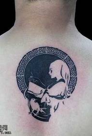 czaszka piękny wzór tatuażu totem