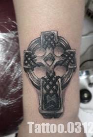 Arm maganda ang pattern ng tattoo ng cross