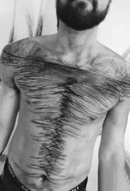 Kreativt transformativt tatoveringsmønster med mørke rodede linjer