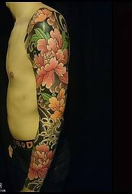 Παραδοσιακό σχέδιο τατουάζ παιώνιας
