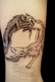 Leg brown round fighting wolf tattoo picture