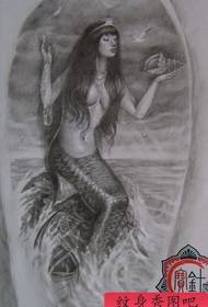 Disinn tat-tatwaġġ Ewropew u Amerikan: mudell tat-tatwaġġ mermaid