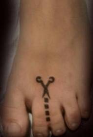 Toe black personality fun scissors tattoo pattern