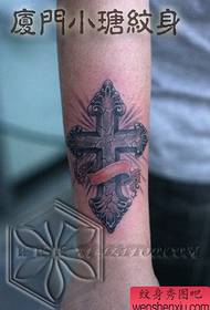 Arm pop klassiek stenen kruis tattoo patroon