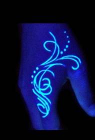 tatuaje fluoreszente flamatsu distiratsuak