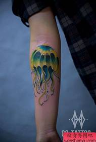 Qaab qurux badan oo caan ah qaabka jellyfish tattoo