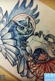 Rukopisni uzorak tetovaže sova