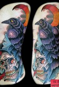 A European and American color crow tattoo pattern