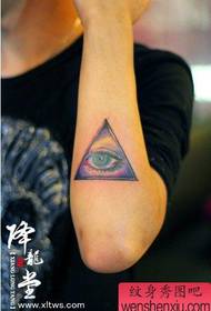 Рука поп-модель популярный треугольник глаз татуировки