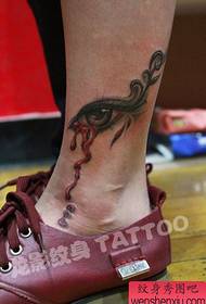 Een alternatief populair tattoo-patroon voor beenbloeding