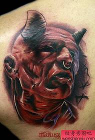 cool tetovanie démonov na chrbte človeka