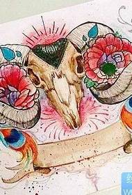 një model tatuazhi shumëngjyrësh antilopë