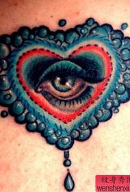 A beautiful and beautiful love eye tattoo pattern