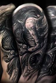 एलियन विज्ञान कल्पित जगात टॅटू परत करते