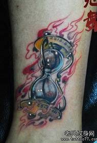 An hourglass tattoo pattern on the girl's leg