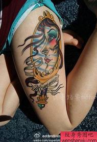 Beautiful legs, popular, beautiful mirror tattoo pattern