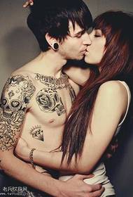 Forró csók tetoválás ember barátnője tetoválás mintával
