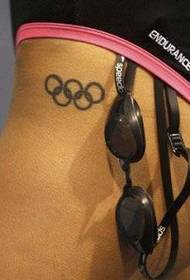 Modellu di tatuaggi olimpichi di cinque anelli