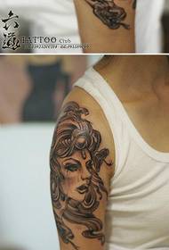 Patrón de tatuaje clásico de Medusa de brazo pop