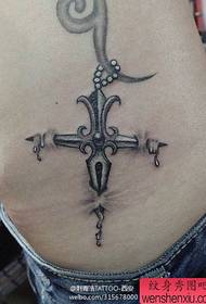 ຮູບແບບ tattoo ຂ້າມທີ່ສວຍງາມ